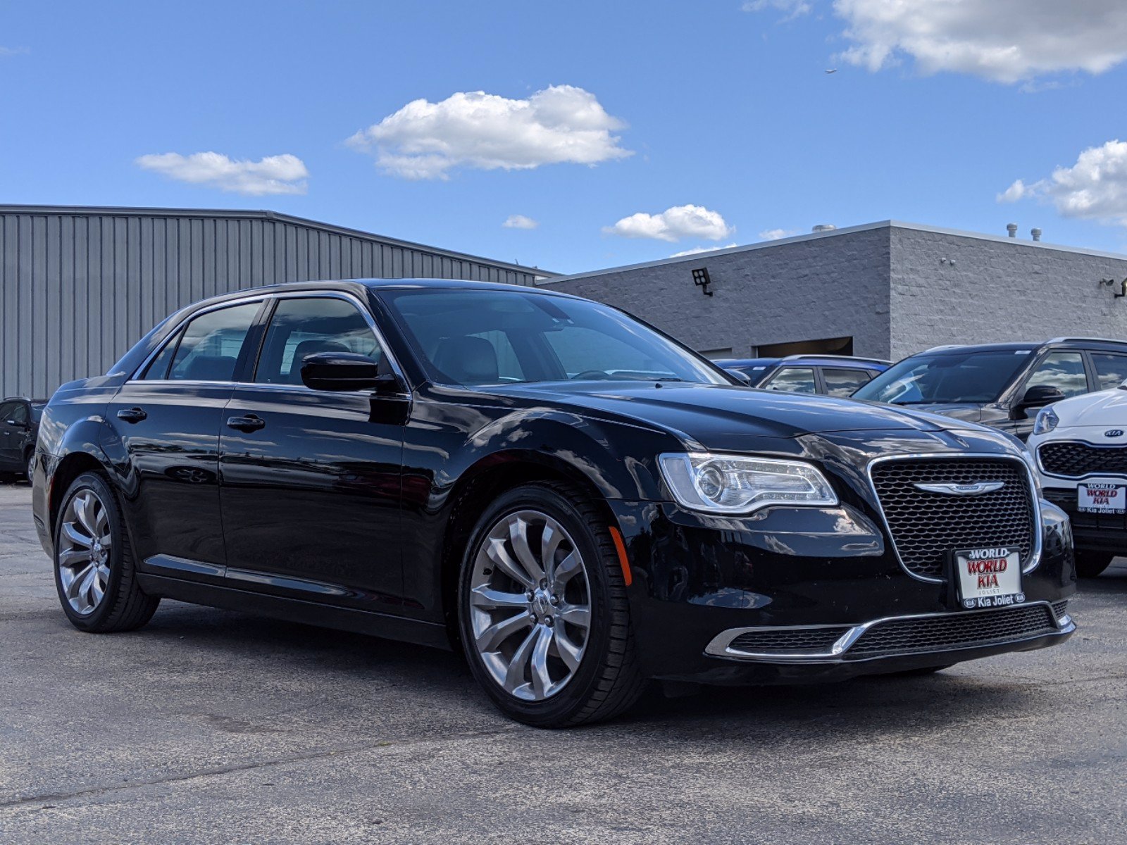 Pre-Owned 2017 Chrysler 300 Limited RWD 4dr Car