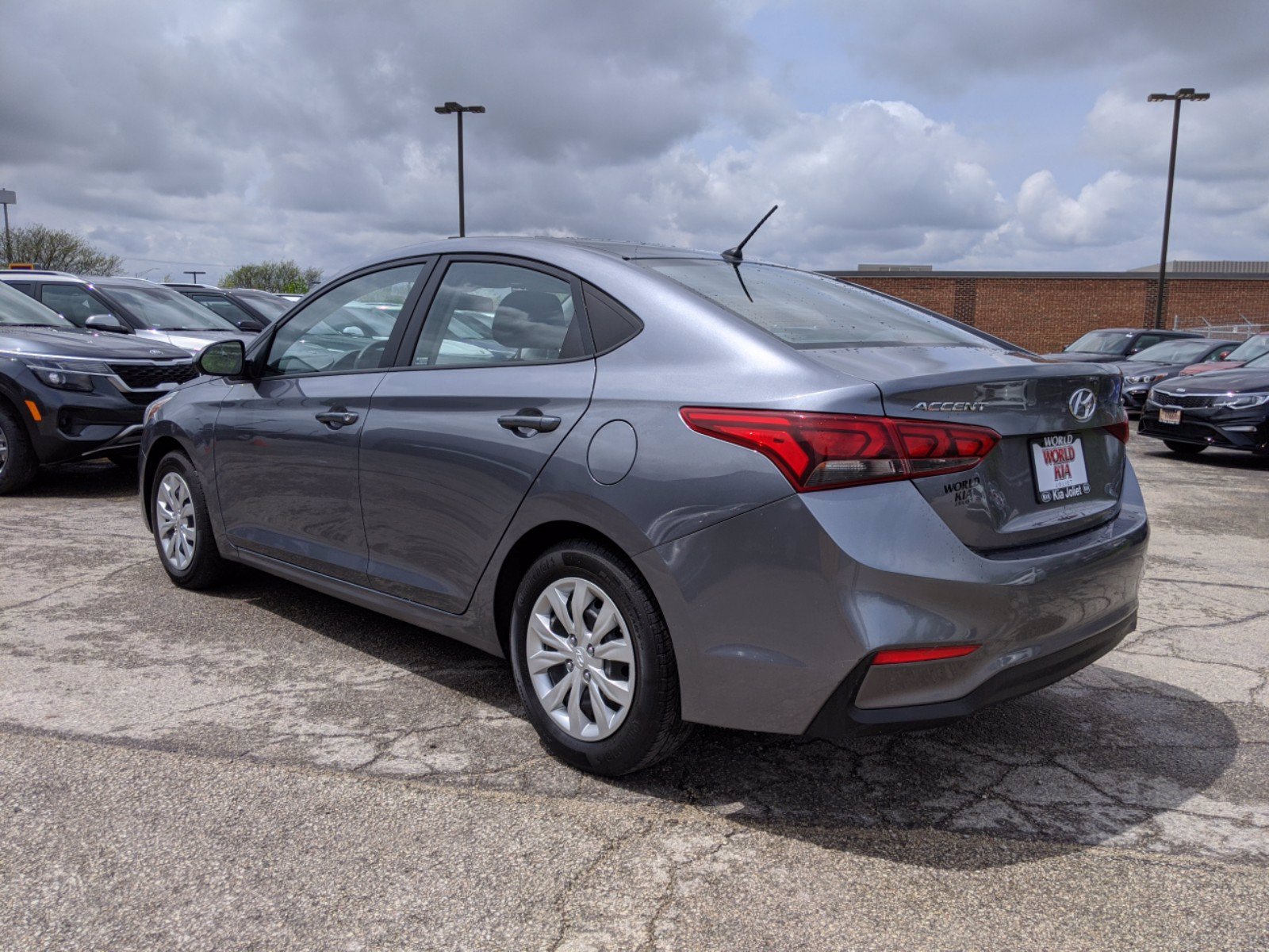 Pre-Owned 2019 Hyundai Accent SE FWD 4dr Car