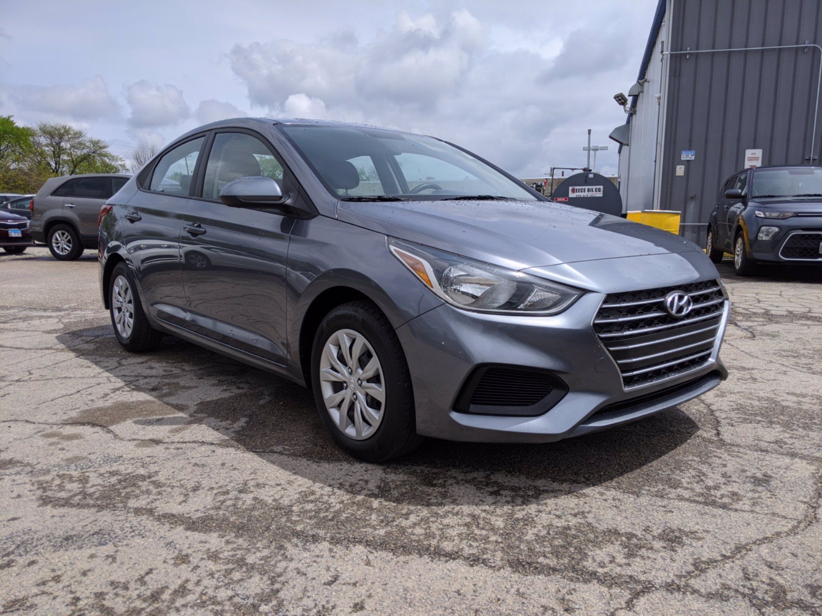 Pre-Owned 2019 Hyundai Accent SE FWD 4dr Car