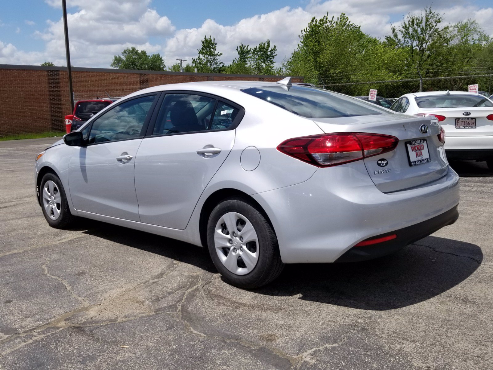 Pre-Owned 2017 Kia Forte LX FWD 4dr Car